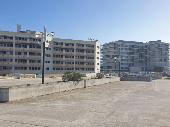 Roof – Parking – Parkour – with Buildings – Marseille (13008)